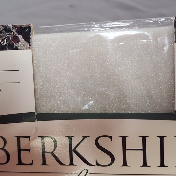 Berkshire Shimmers Platinum Ultra Sheer Control Top Nylon Span Cotton Pantyhose - Picture 9 of 16